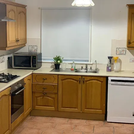 In - Ensuite With King Bed Guest house Phibblestown