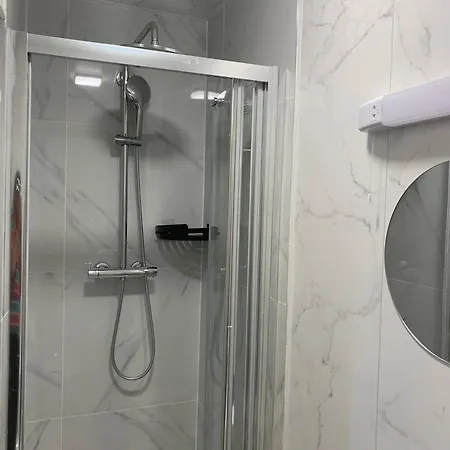 In - Ensuite With King Bed Gasthof *