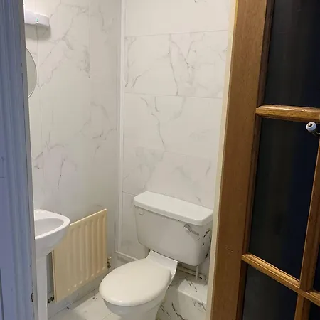 In - Ensuite With King Bed Phibblestown
